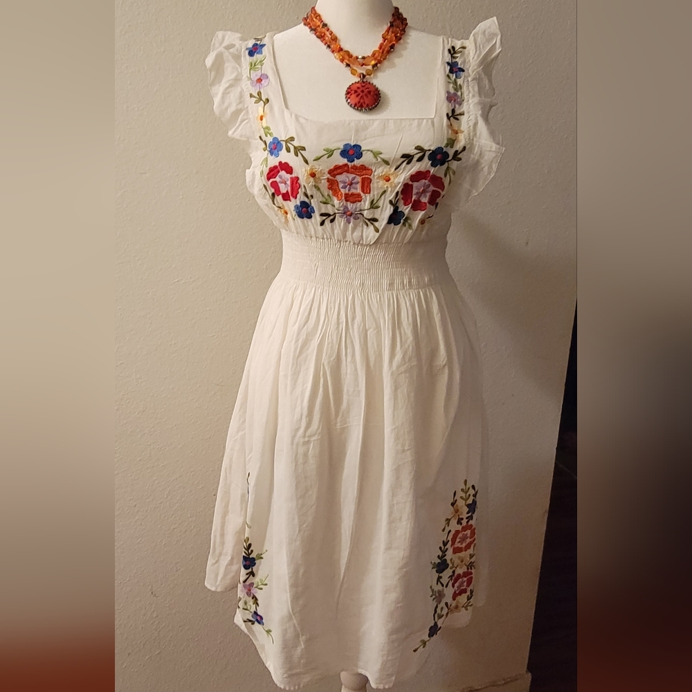 Dress - Picture 7 of 7